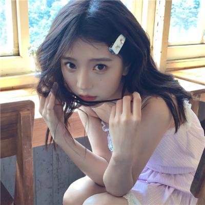 腰间持枪